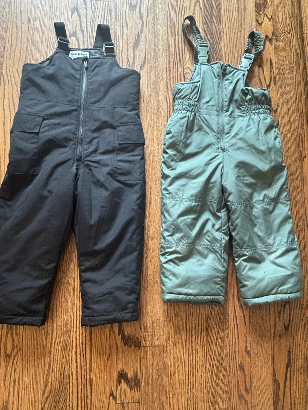 Old Navy $ Oshkosh Kids Snow Pants Duo in Green and Black - size 3T
